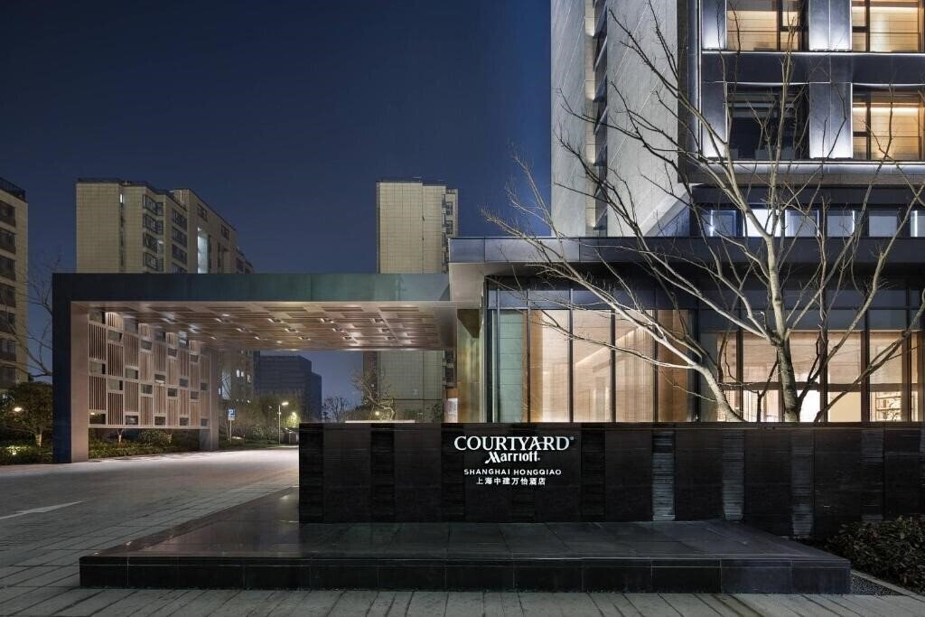 Отель Courtyard by Marriott Shanghai Hongqiao 4*