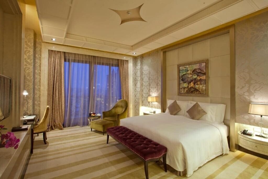 Отель Chateau Star River Pudong Shanghai 5*