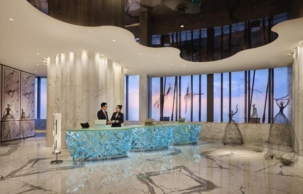 Фото J Hotel Shanghai Tower 5*