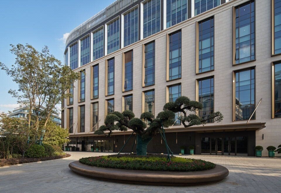 Отель Surya Hotel Shanghai New Hongqiao Center 5*