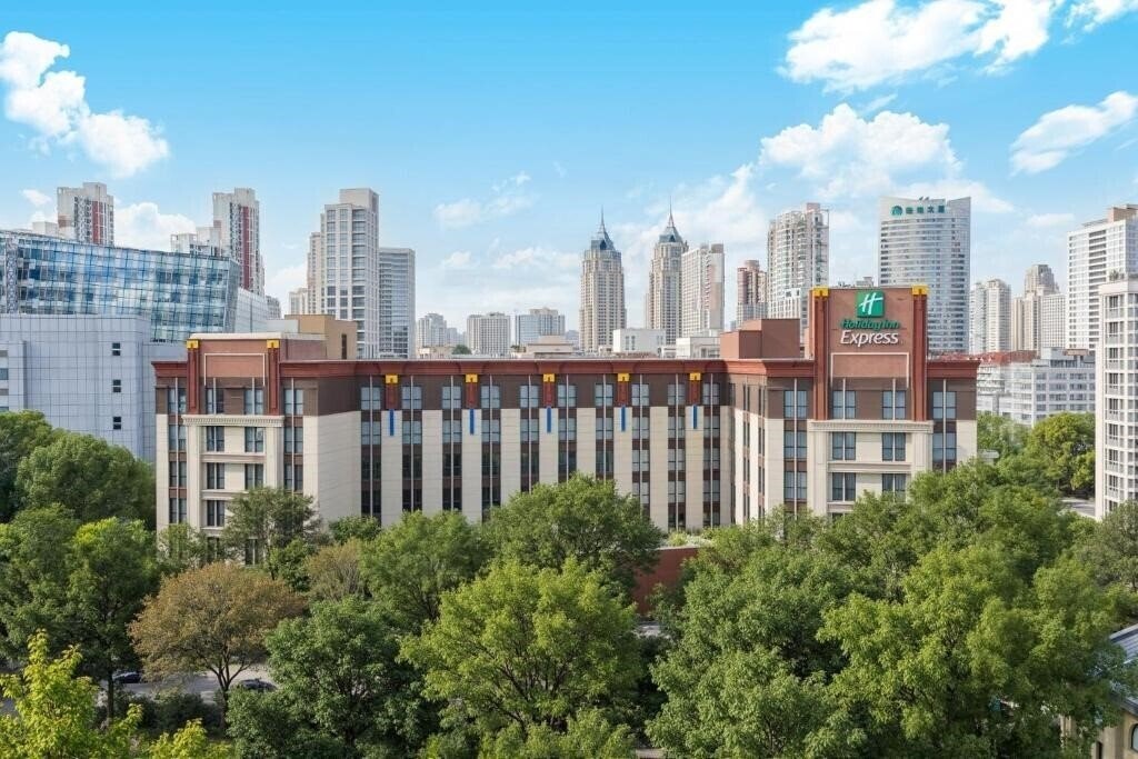 Отель Holiday Inn Express Putuo Shanghai 3*