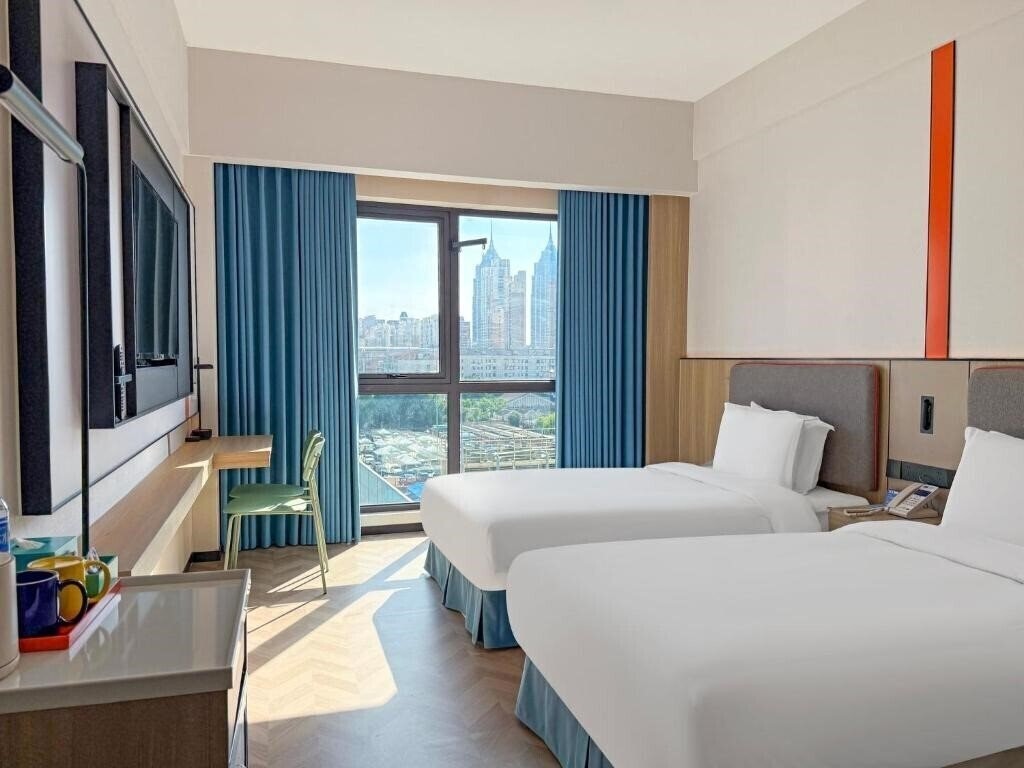 Фото Holiday Inn Express Putuo Shanghai 3*
