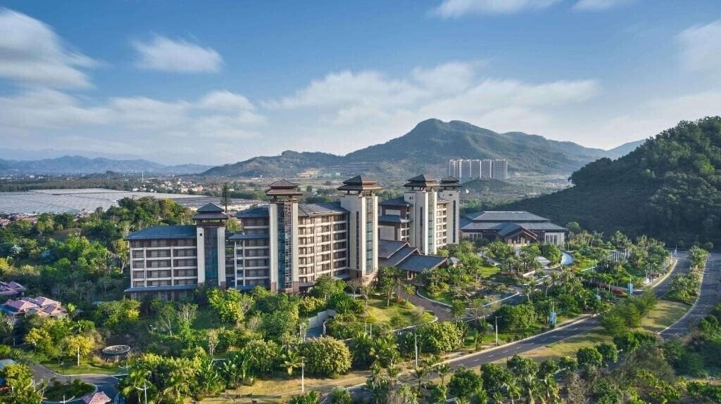Готель Lingshui Hilton Garden Inn Hot Springs Hotel 5*