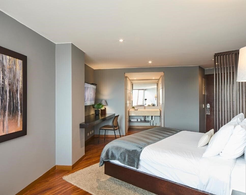 Готель Nico Apartasuites 4*