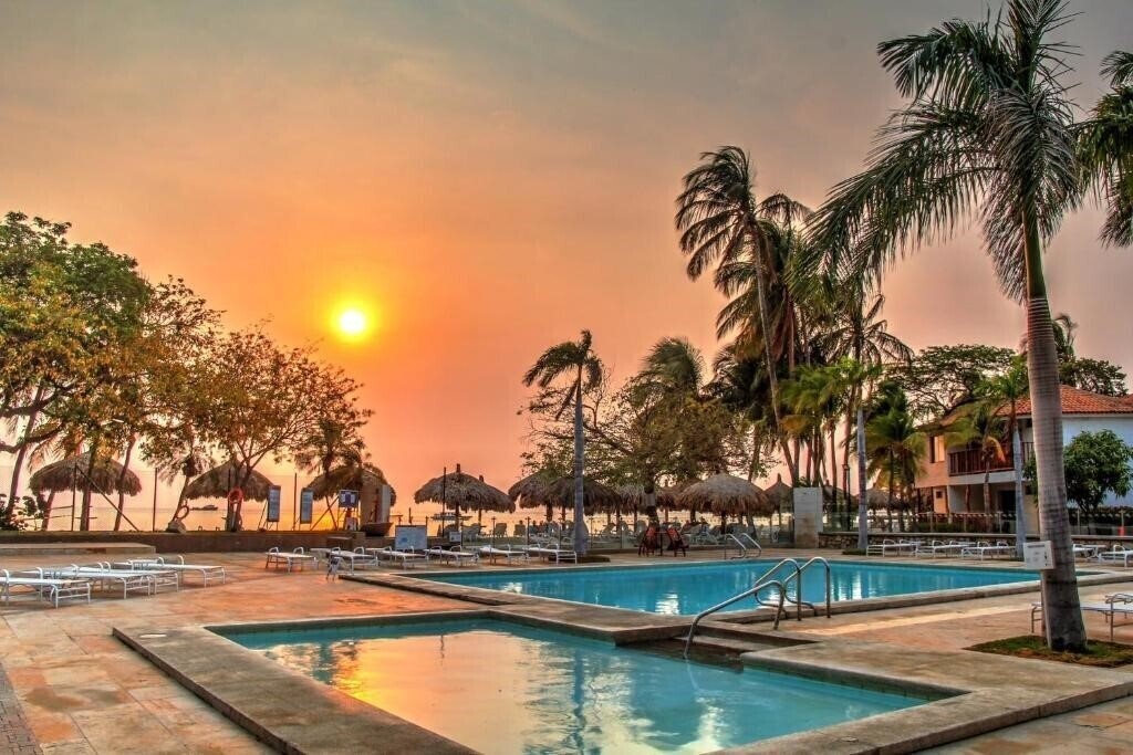 Отель Estelar Santamar 4*