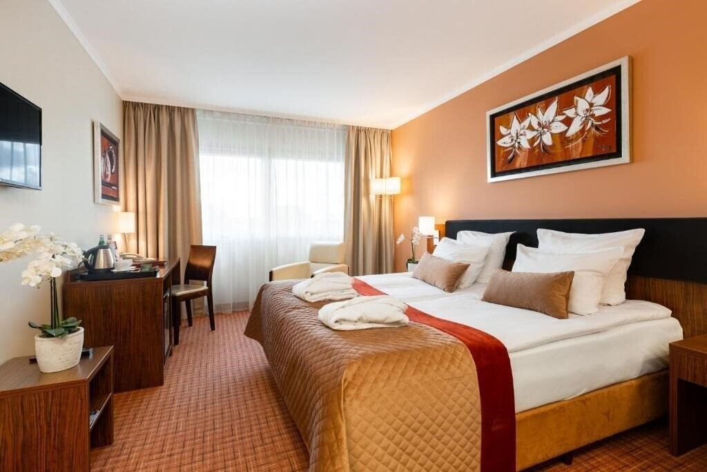 Готель Avalon Hotel 4*