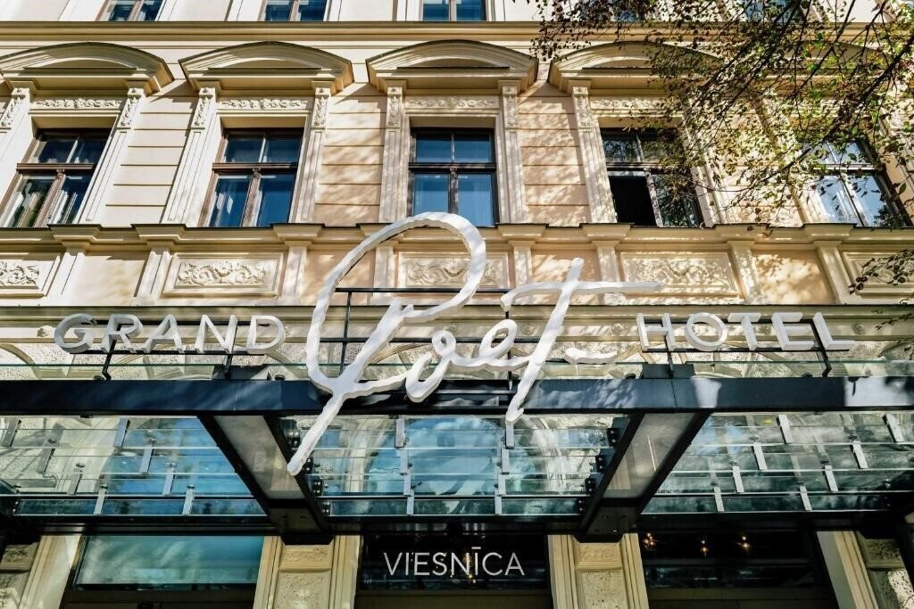 Картинка Grand Poet Hotel By Semarah 5*