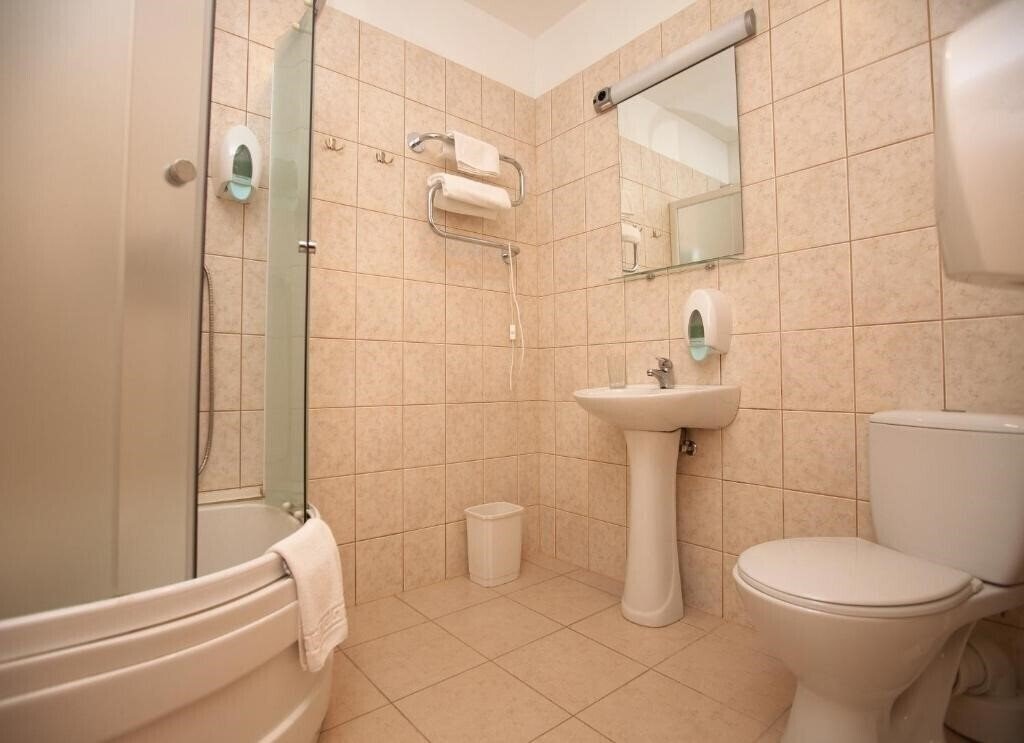 Фотографія Toss Hotel 3*