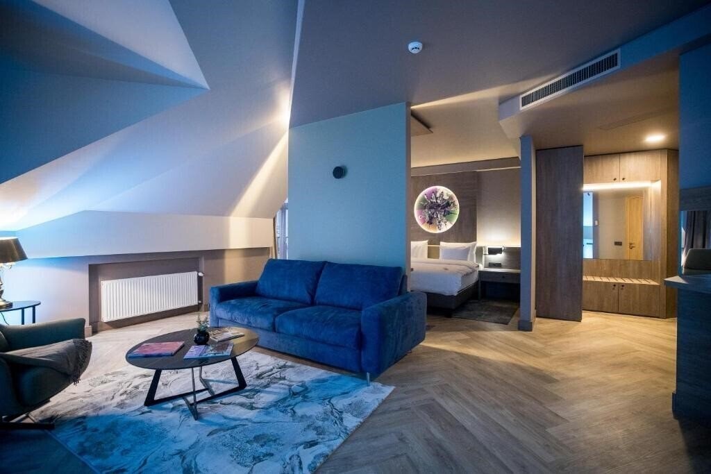 Отель Conti 4*