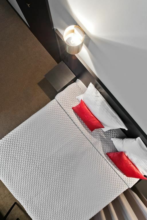 Картинка 15 Th Avenue 3*