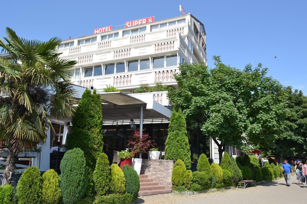 Отель Super 8 Hotel 3*