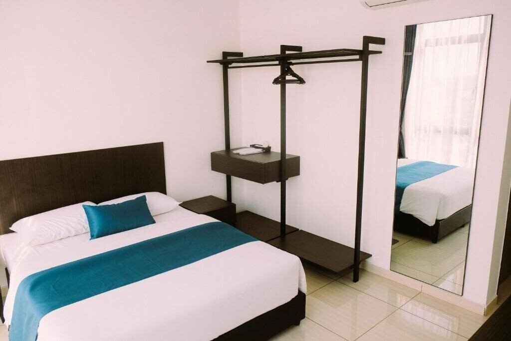Готель Ramada Suites by Wyndham The Straits Johor Bahru 4*