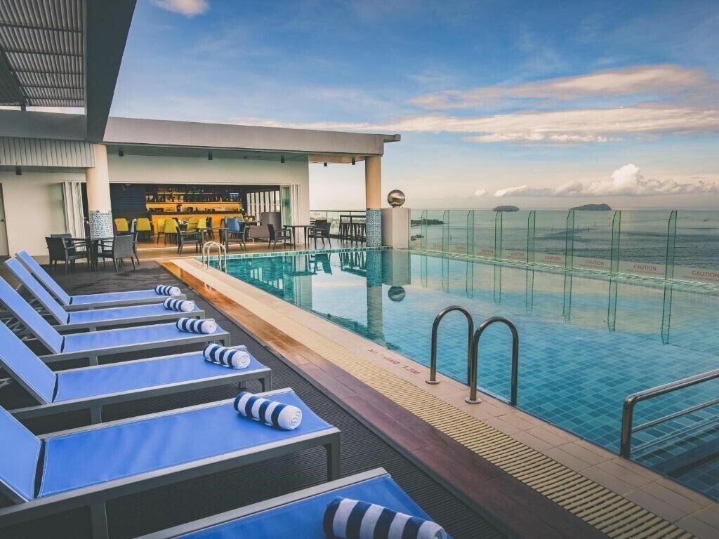 Фото Mercure Kota Kinabalu City Centre 4*