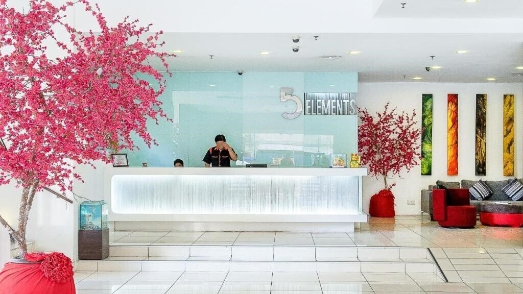 Готель The 5 Elements Hotel 3*