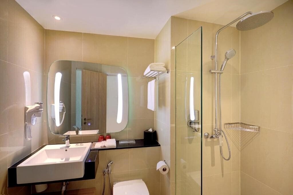 Фото Ibis Hotel Klcc 4*