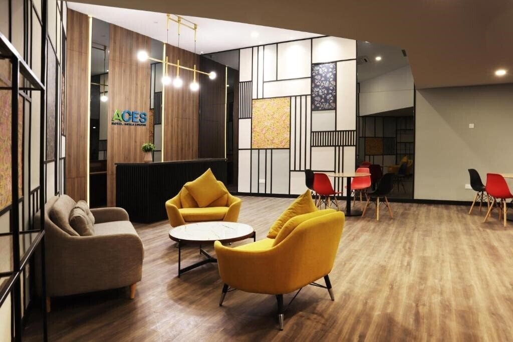 Готель Aces Hotel 3*
