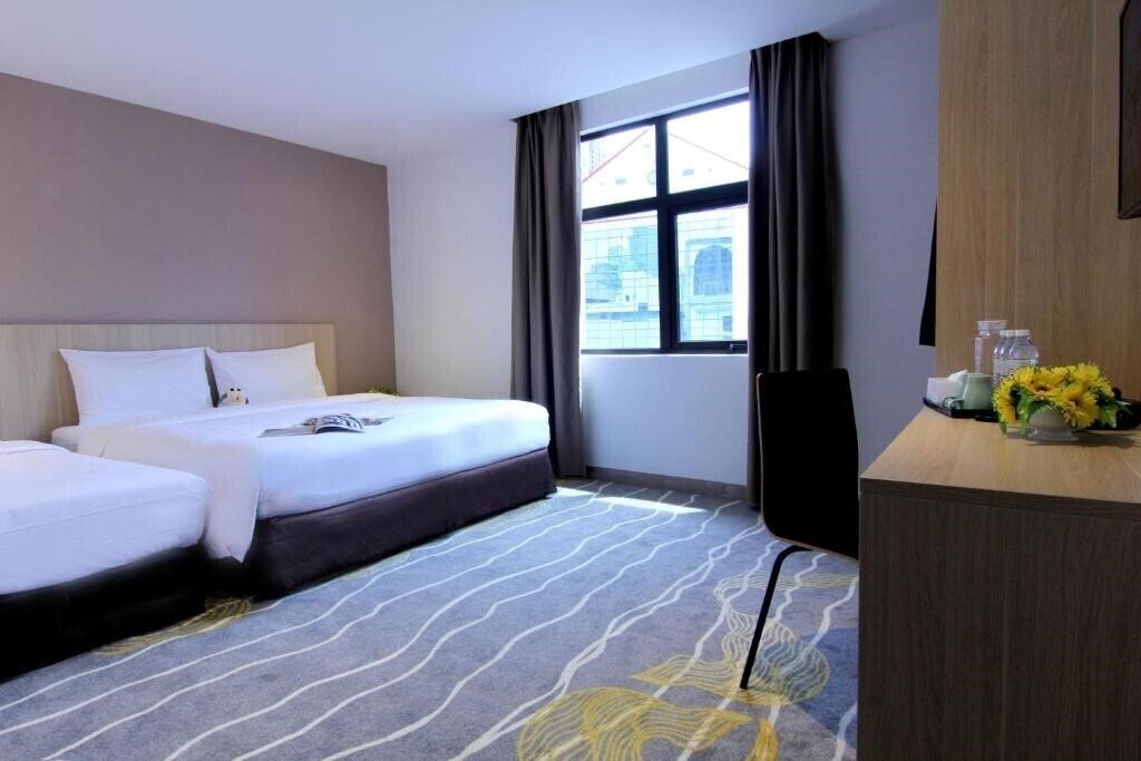 Фото Pacific Express Hotel Chinatown 3*