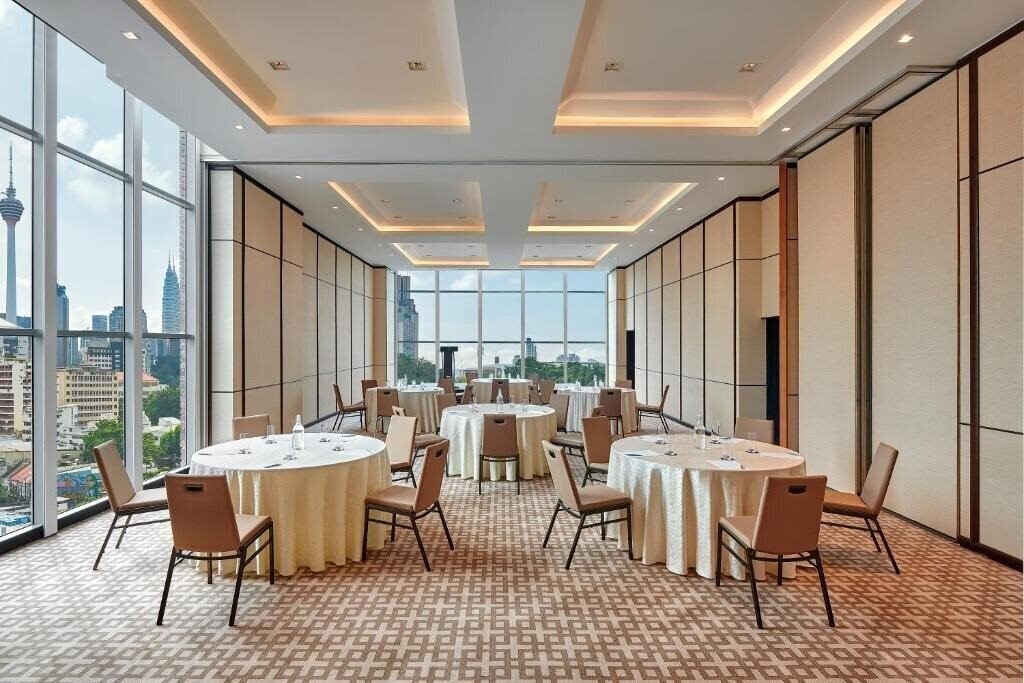 Зображення Four Points by Sheraton Chinatown 4*