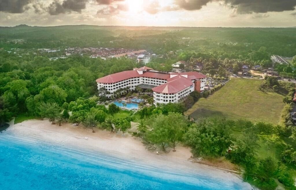 Готель Swiss Grand Beach Resort Kuantan 5*