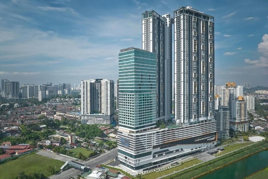 Отель Courtyard by Marriott Kuala Lumpur South 5*