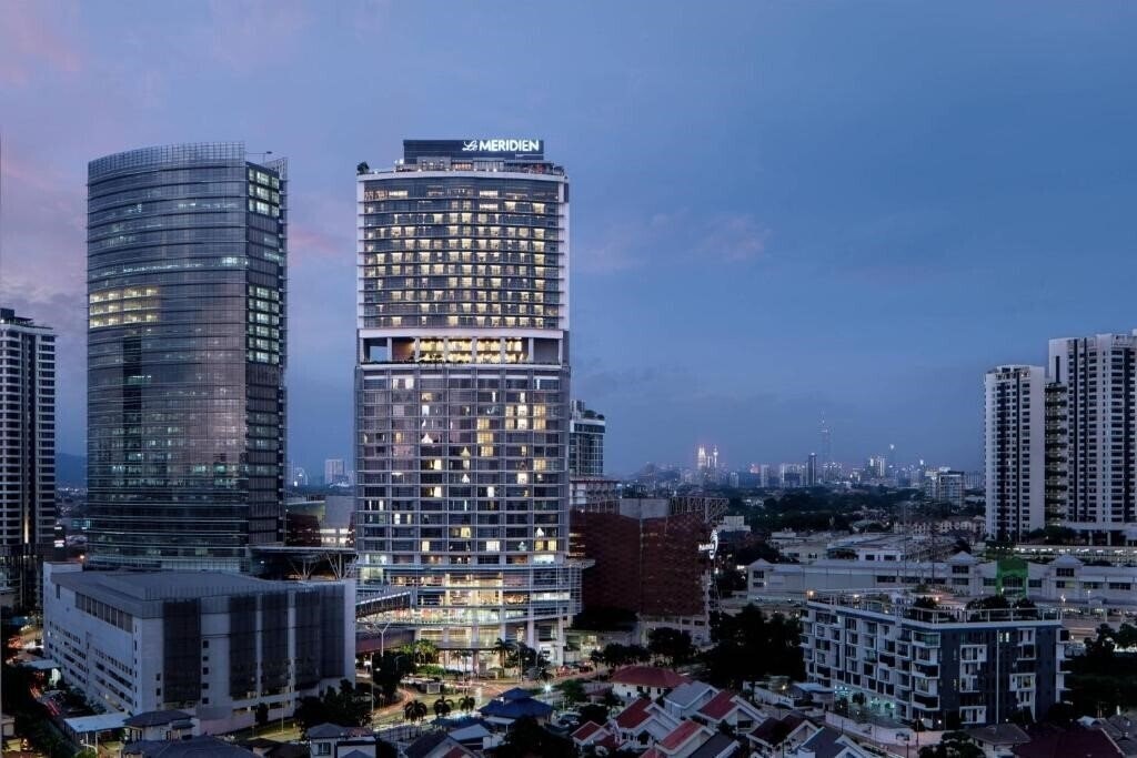 Отель Le Meridien Petaling Jaya 5*