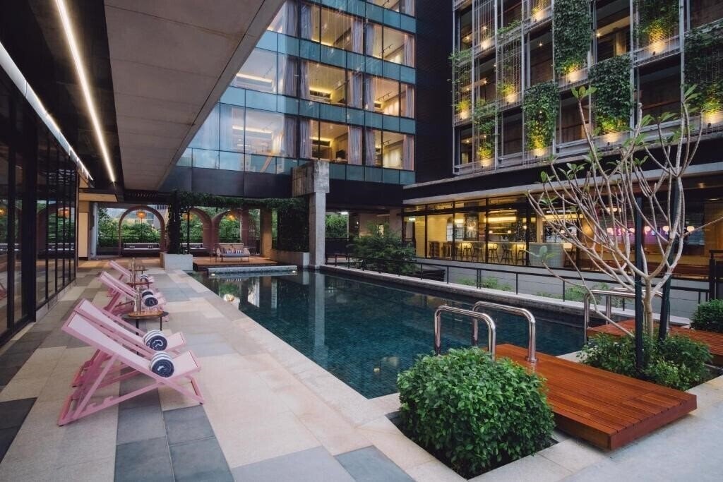 Отель Kloe Hotel 4*