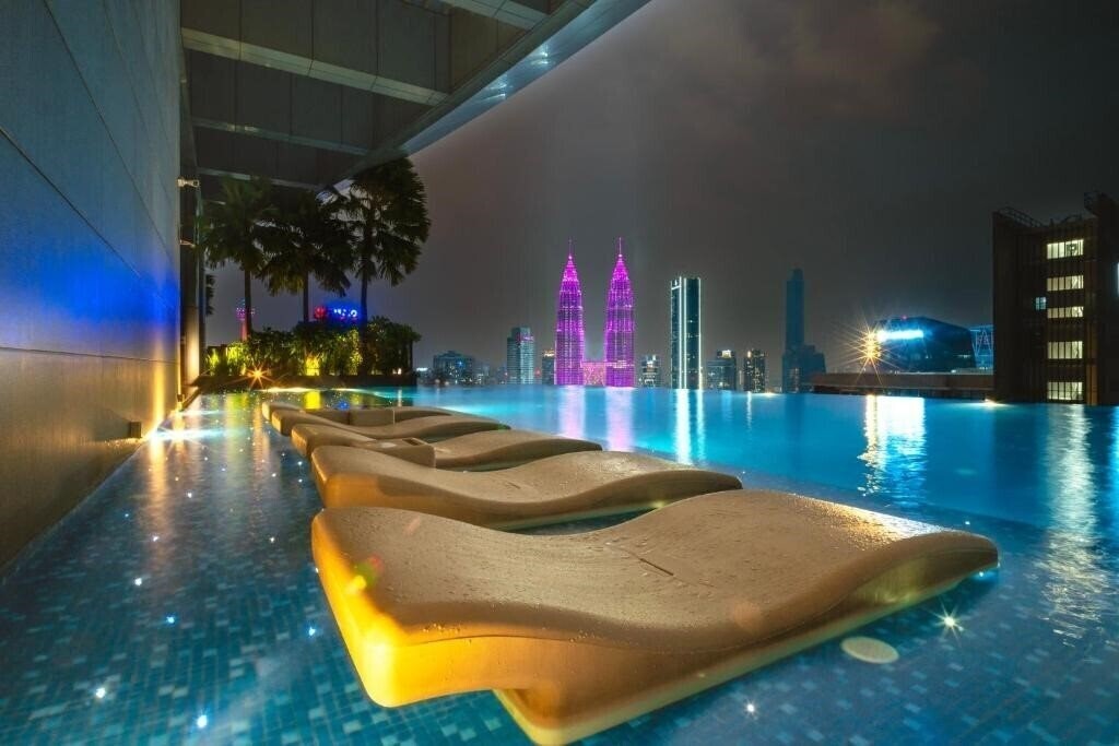 Отель Eaton KLCC Residence by Moonway Luxury Suites 4*