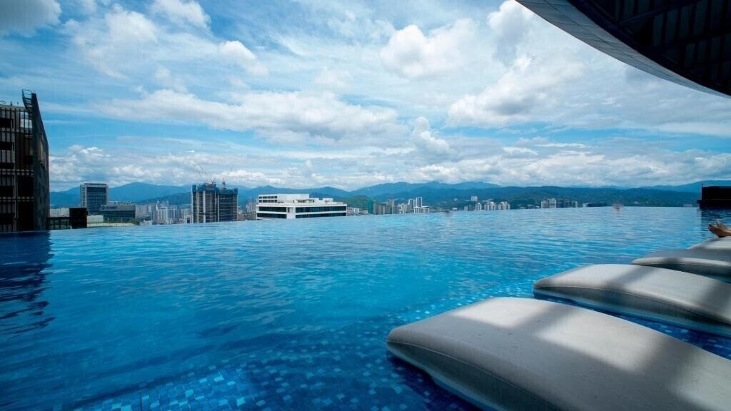 Фото Eaton KLCC Residence by Moonway Luxury Suites 4*