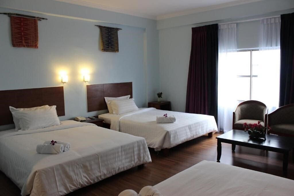 Фото Hotel Maluri 3*