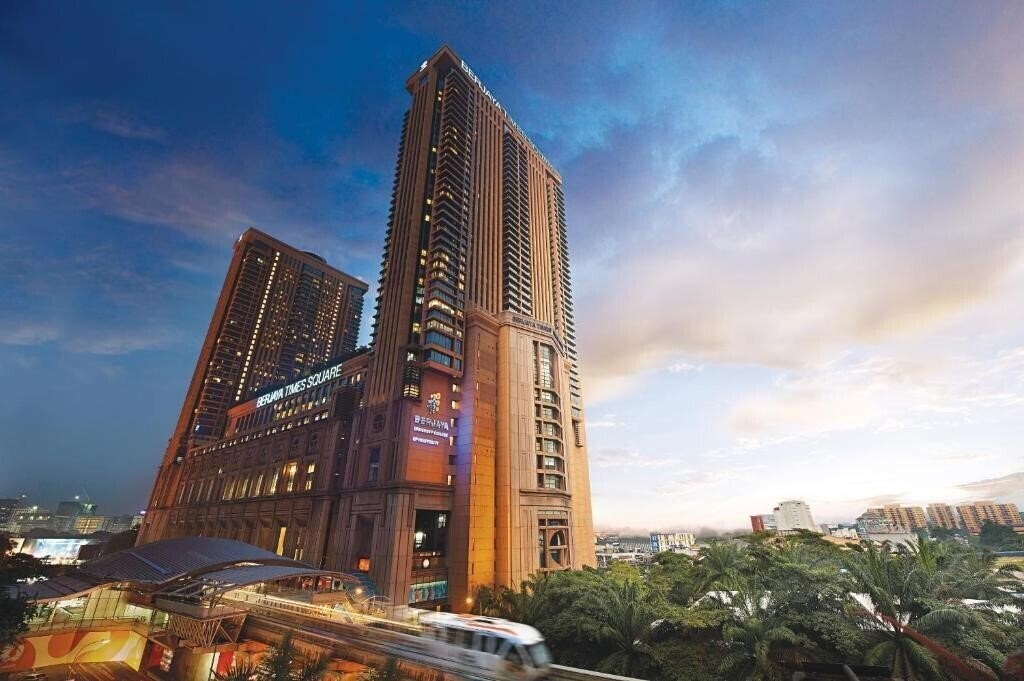 Готель Berjaya Times Square 4*