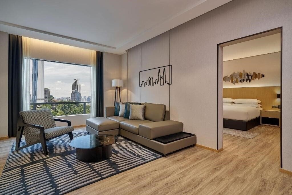 Фото Renaissance Hotel 5*