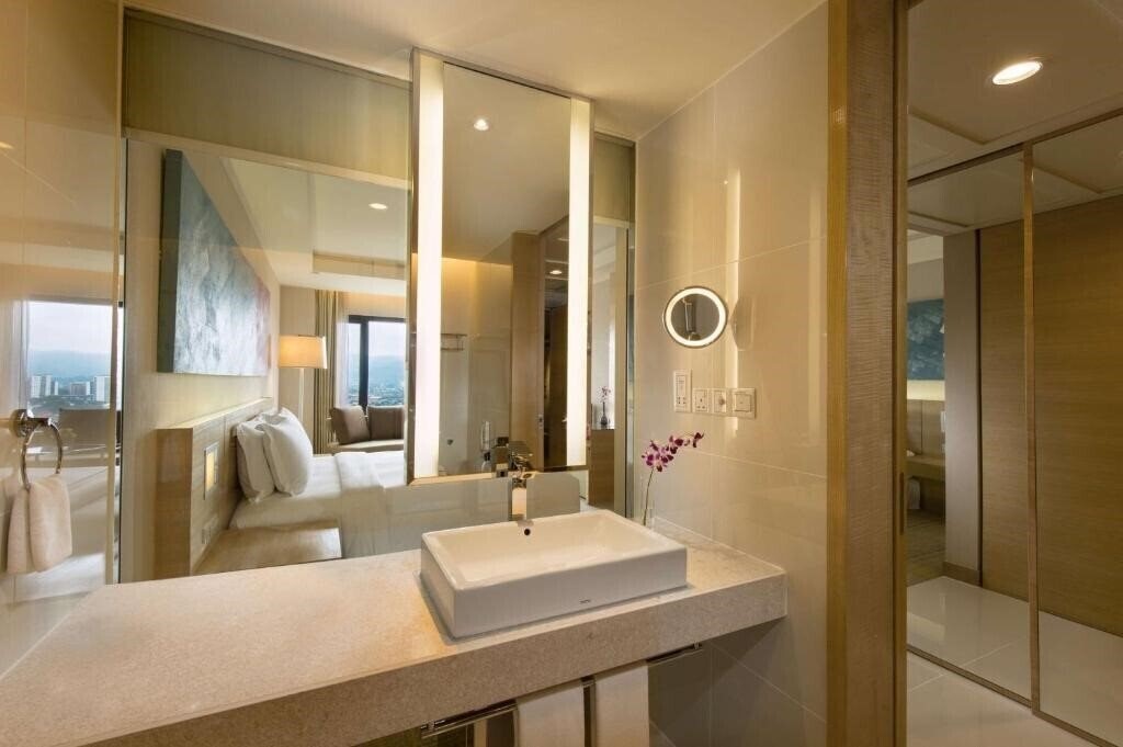 Фото DoubleTree by Hilton Kuala Lumpur 5*