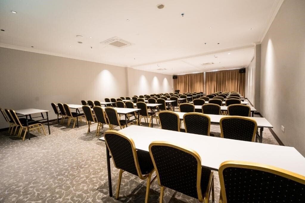 Фотографія Kingston Hotel 17 @ Dataran Pahlawan 3*