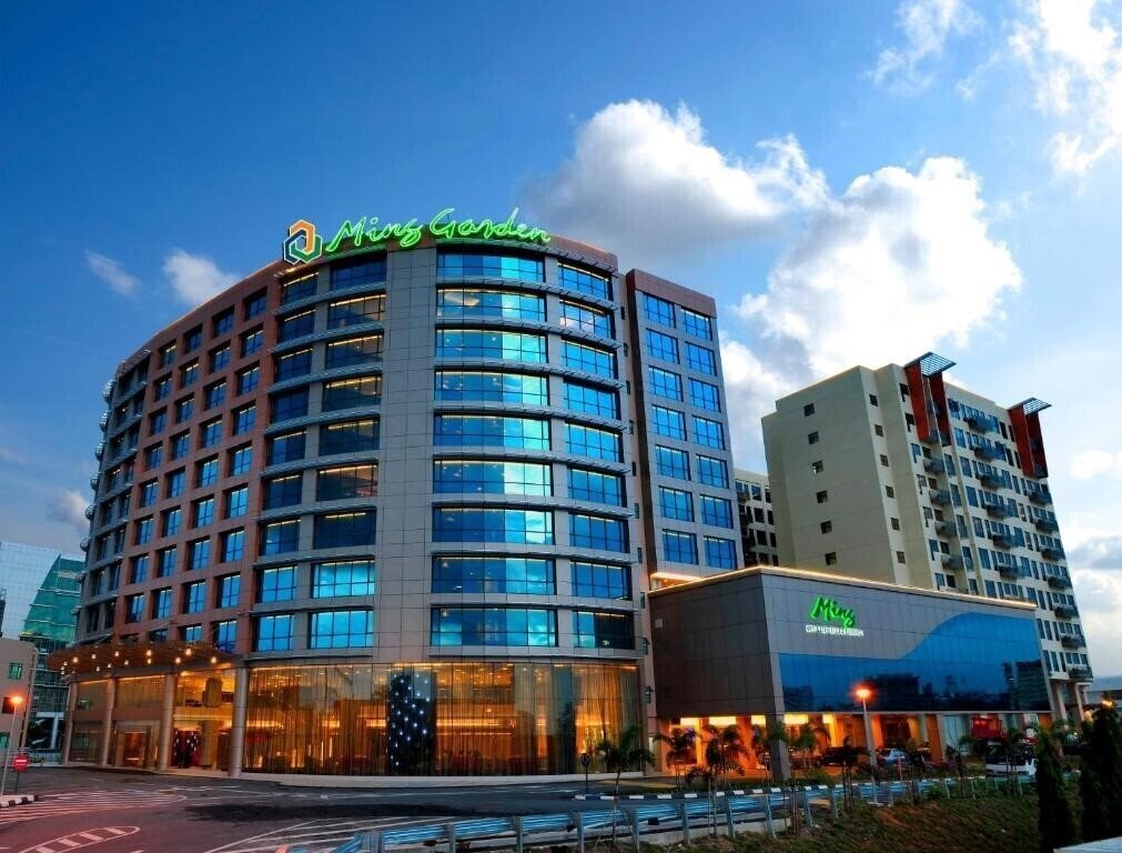 Отель Ming Garden Hotel & Residences 4*