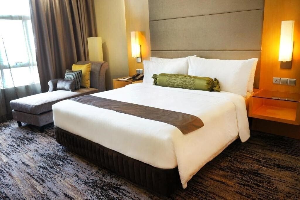 Зображення The Waterfront Hotel Kuching 3*