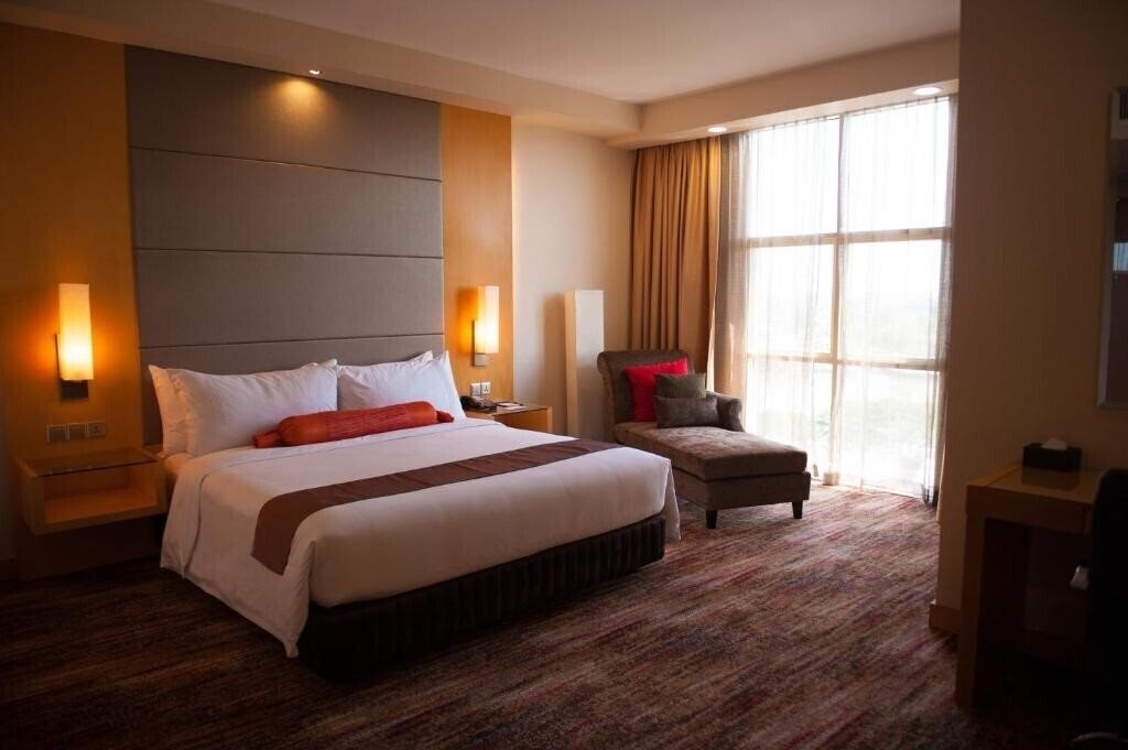 Картинка The Waterfront Hotel Kuching 3*