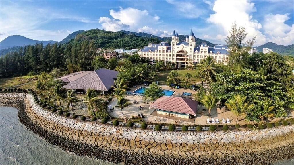 Готель Bella Vista Waterfront Resort 3*