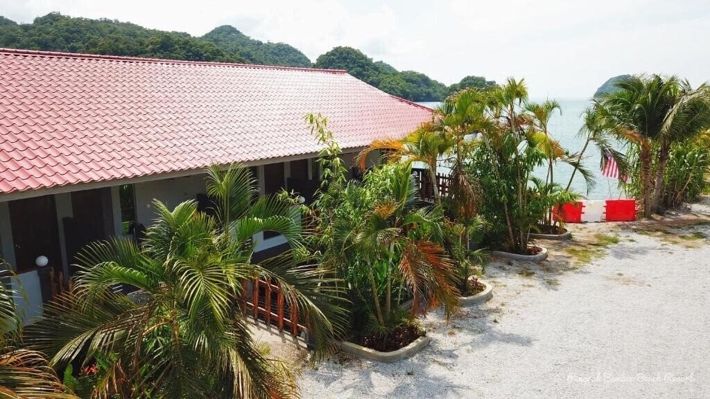 Отель Penarak Bamboo Beach Motel 2*