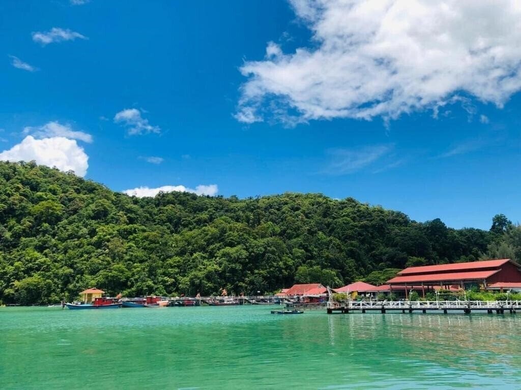 Фото Penarak Bamboo Beach Motel 2*