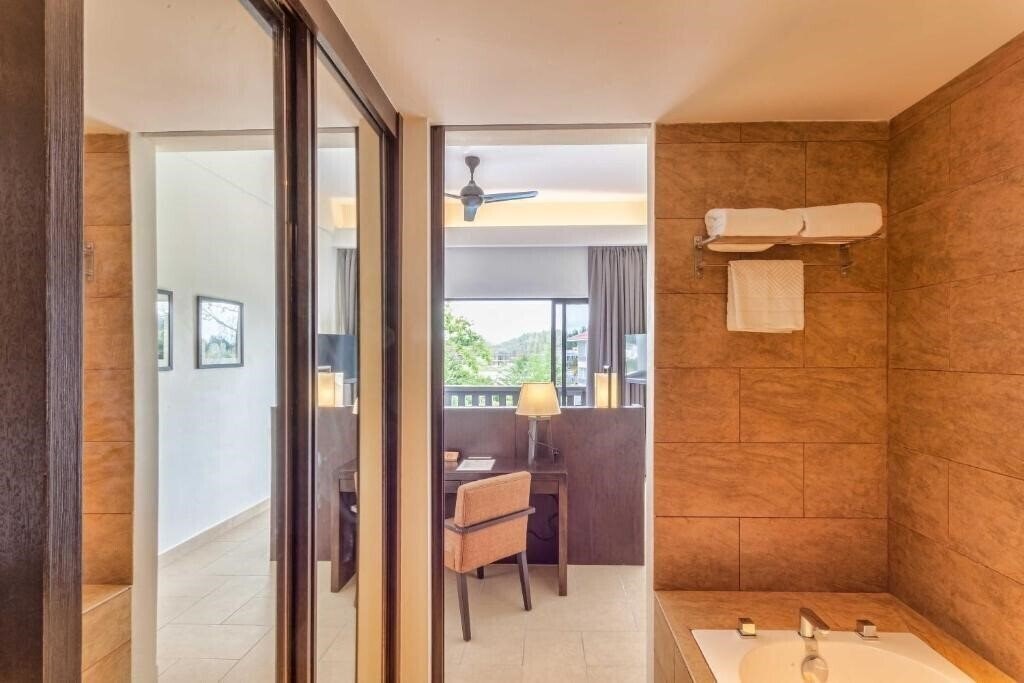Фотографія Camar Resort Langkawi 4*