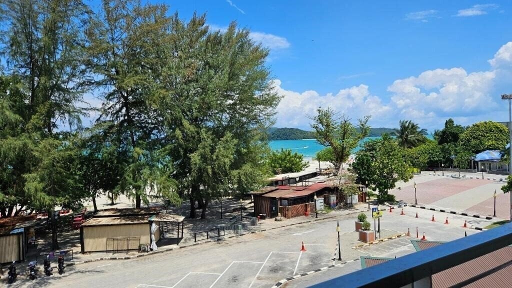 Фото Cenang Plaza Beach Hotel 3*