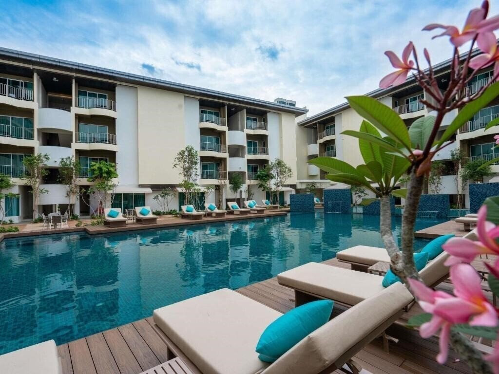 Отель Mercure Langkawi Pantai Cenang 4*