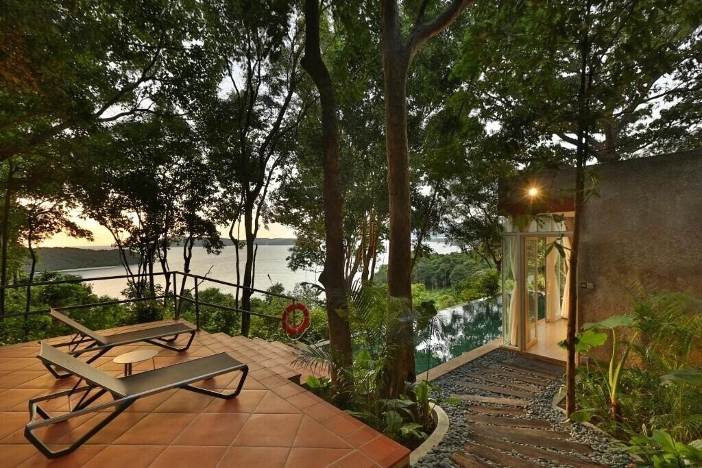 Фото Ambong Pool Villas 5*