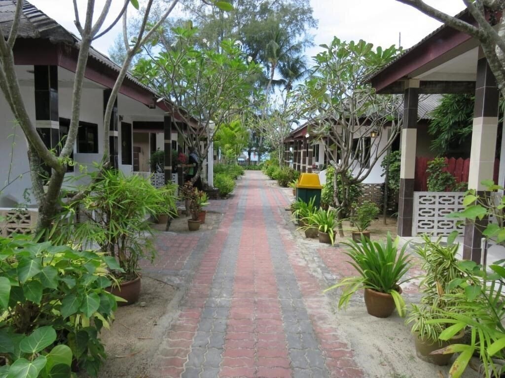 Фото Langkapuri Resort Langkawi 3*