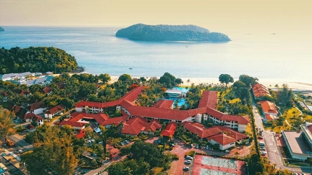Фото Holiday Villa Beach Resort & SPA 4*