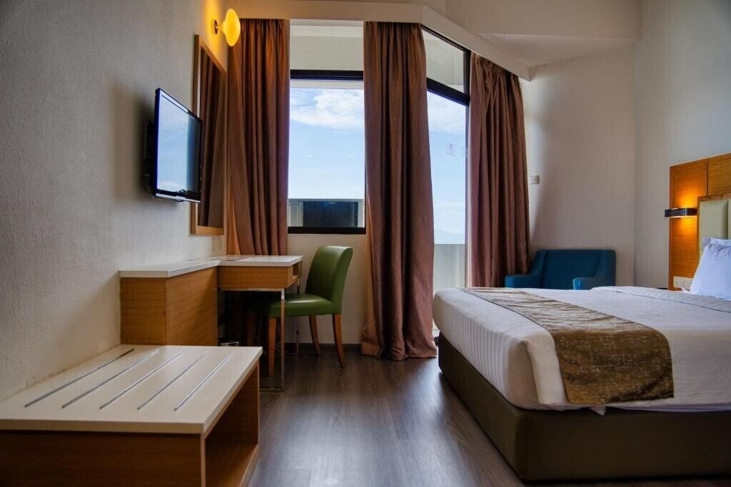 Фото Hotel Sentral Seaview 3*