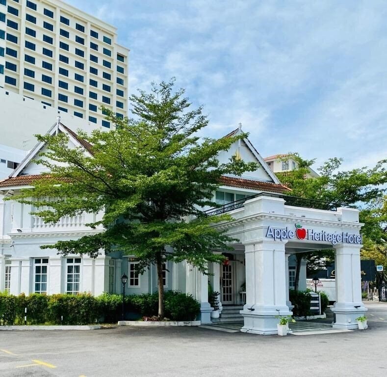 Отель Deluxcious Heritage Hotel 4*