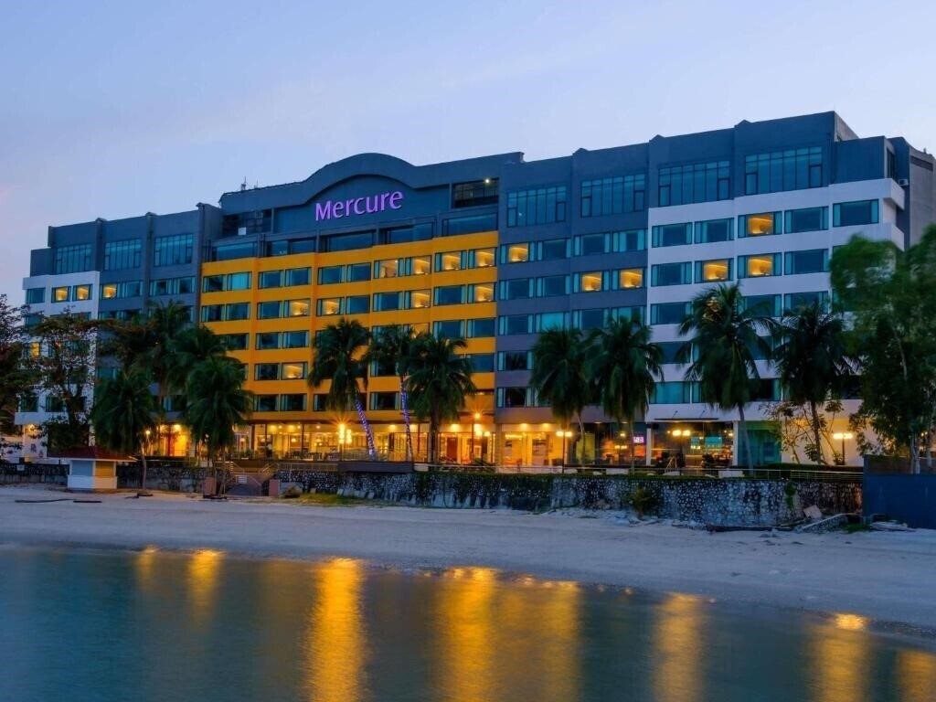 Готель Mercure Penang Beach Hotel 4*