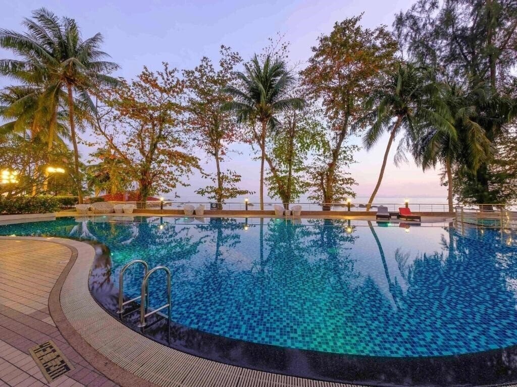 Фотографія Mercure Penang Beach Hotel 4*