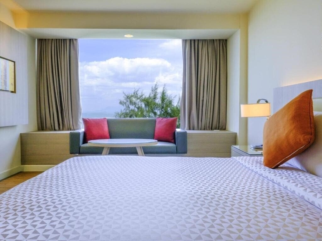 Зображення Mercure Penang Beach Hotel 4*